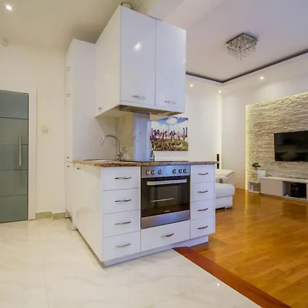 Cozy Hideaway On Szervita Square * Budapest