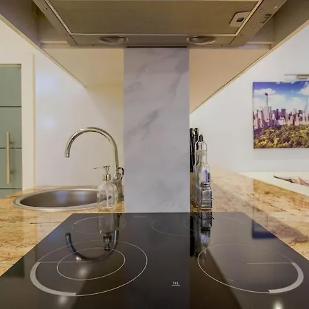 Cozy Hideaway On Szervita Square Apartment