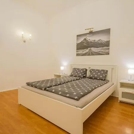 Apartment Cozy Hideaway On Szervita Square *