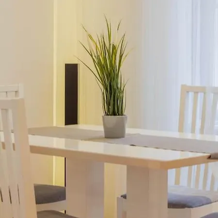 Cozy Hideaway On Szervita Square Apartment Budapest