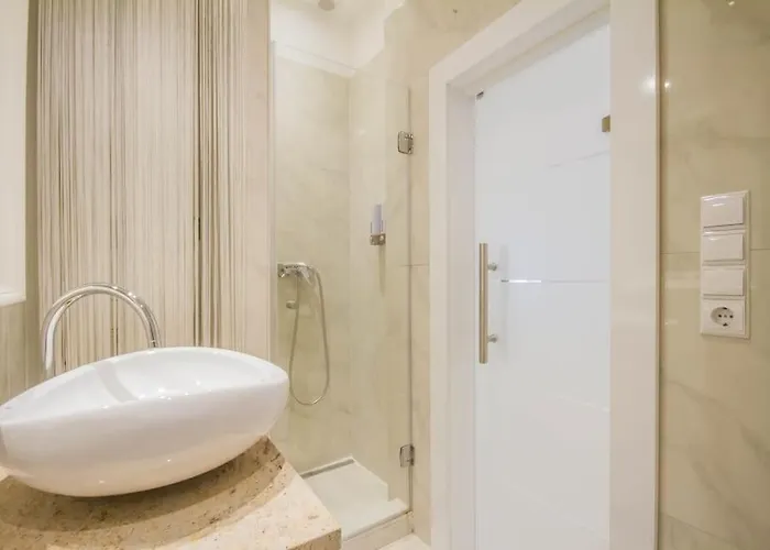 Apartament Cozy Hideaway On Szervita Square *