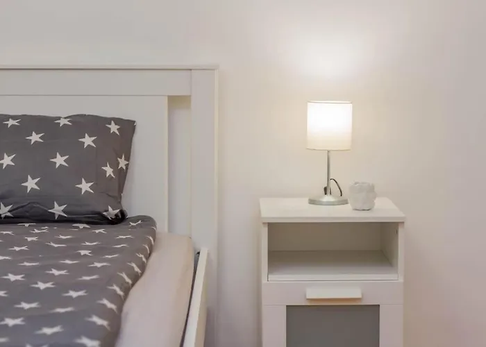 Cozy Hideaway On Szervita Square * Budapesta
