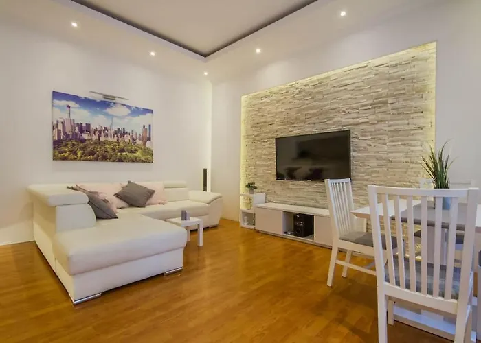 Apartament Cozy Hideaway On Szervita Square *