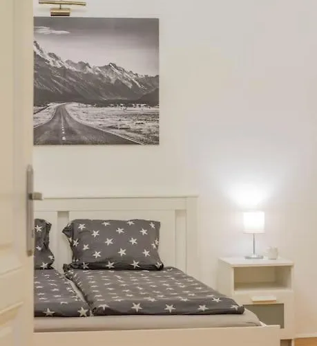 Cozy Hideaway On Szervita Square Apartament Budapesta